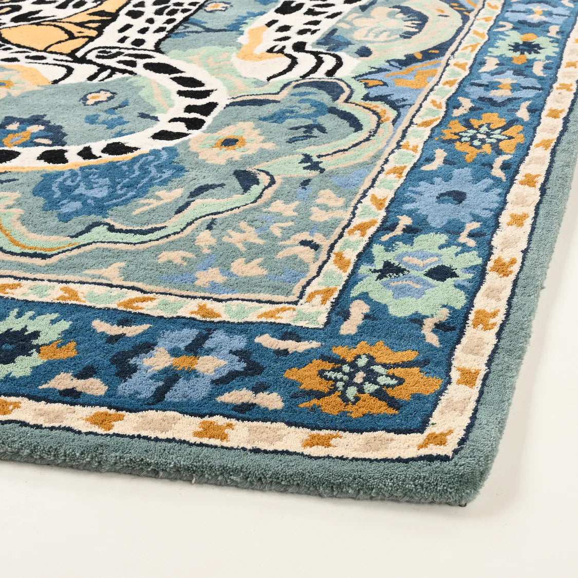 Traditional Tiger Handmade Area Rug