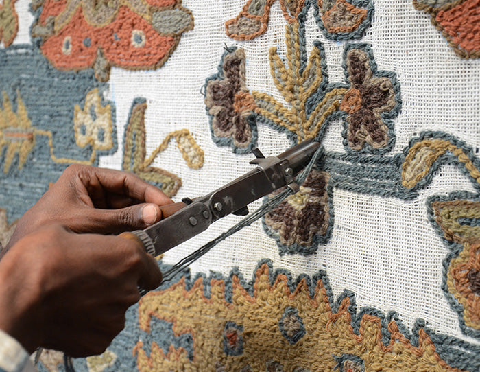The Craftsmanship Behind Hand Tufted Rugs: A Look at the Manufacturing Process