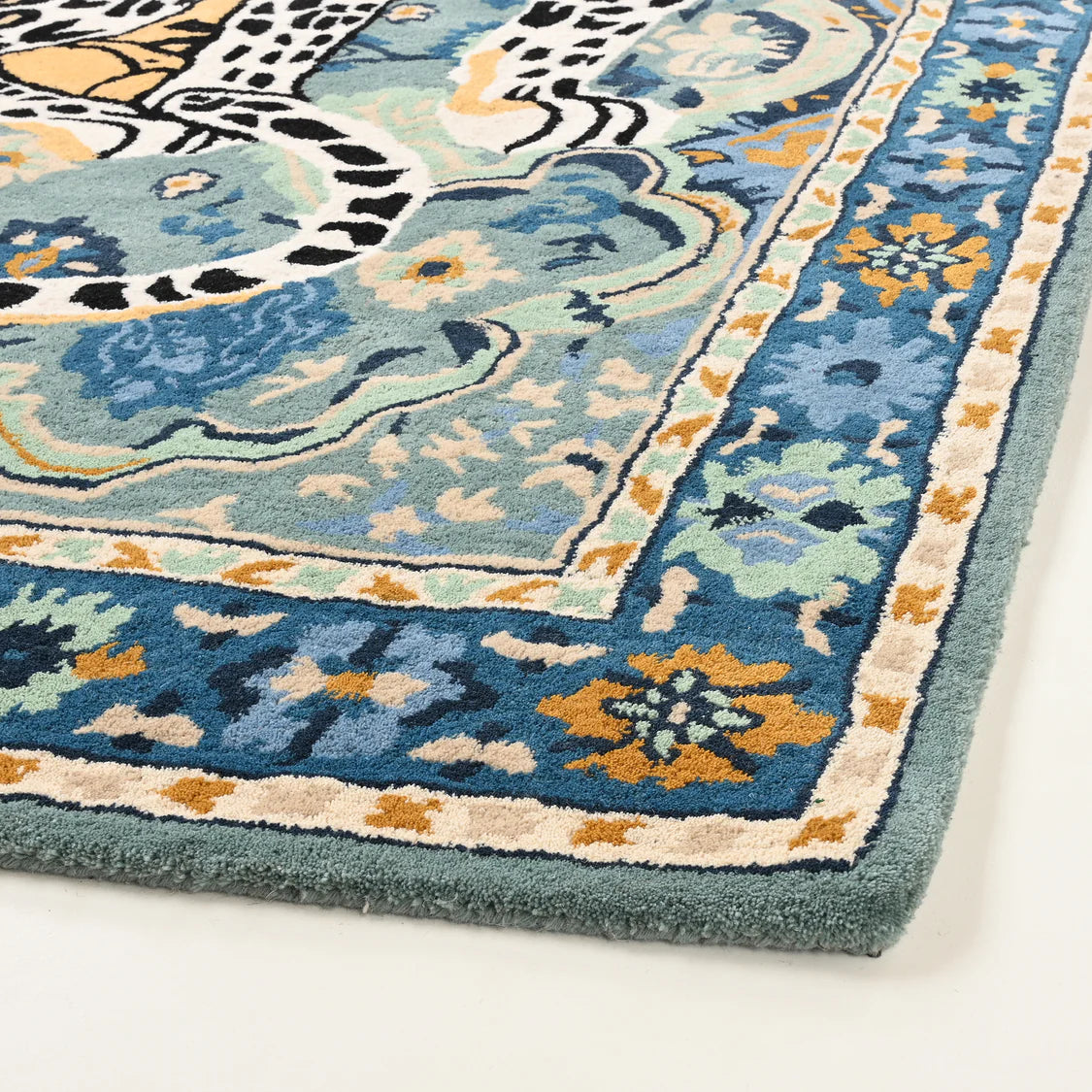 Traditional Tiger Handmade Area Rug